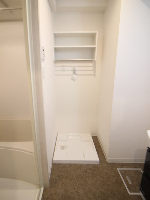 物件内観写真17　(洗濯機置場)