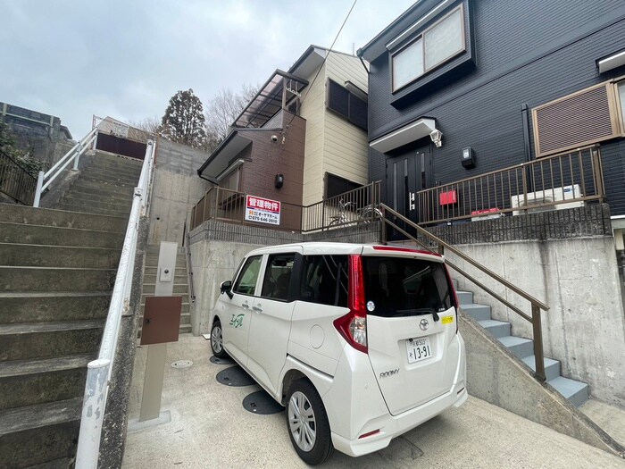 物件外観写真2　(エントランス部分)