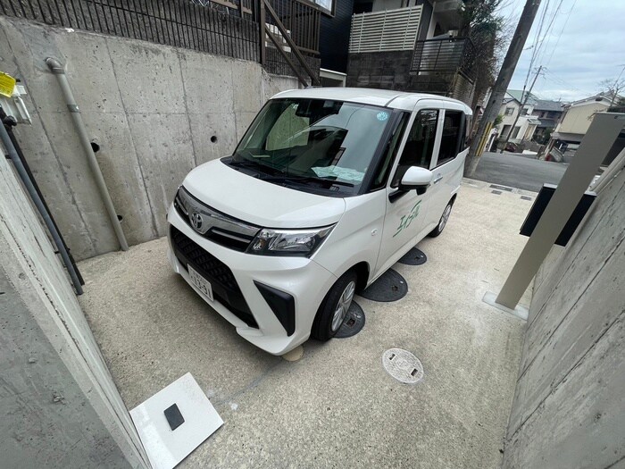 物件外観写真3　(駐車場)
