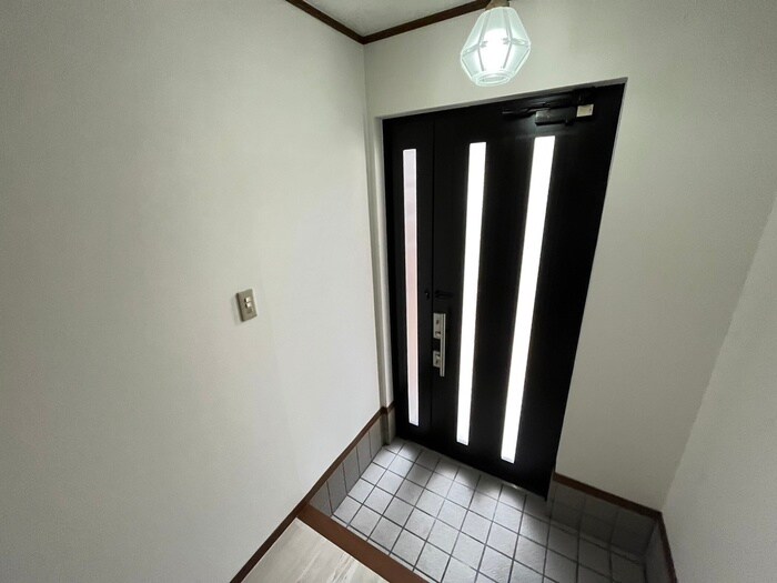 物件内観写真13　(玄関)