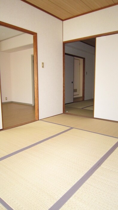 物件内観写真3　(居室)