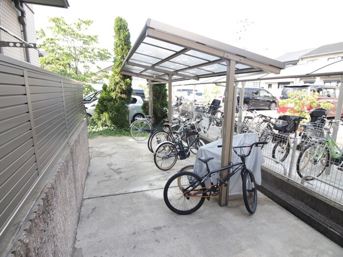 物件外観写真3　(駐輪場)