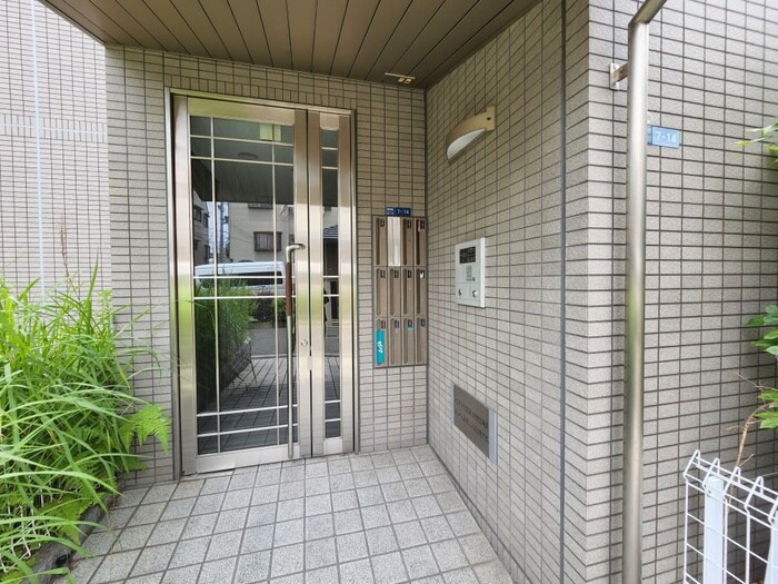 物件外観写真3　(エントランス部分)