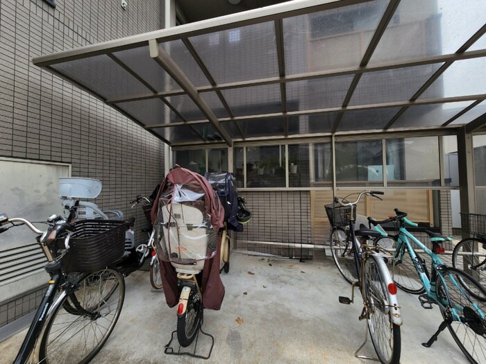 物件外観写真5　(駐輪場)