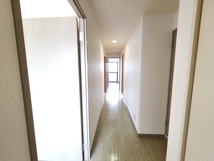 物件内観写真21　(廊下)