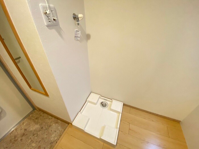 物件内観写真16　(洗濯機置場)