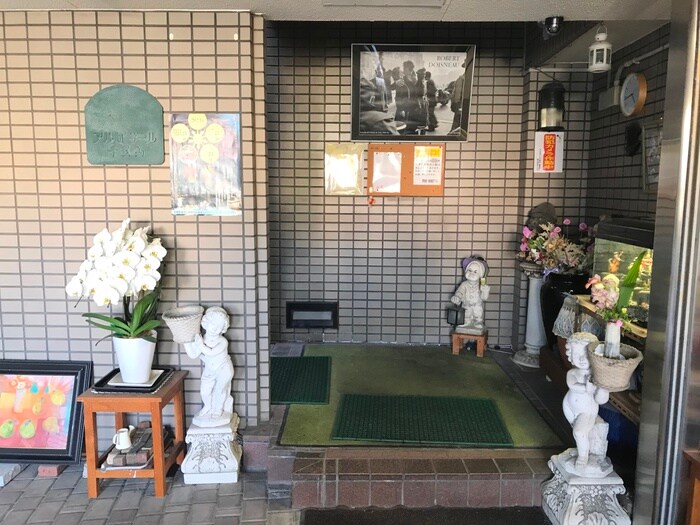 物件外観写真4　(エントランス部分)