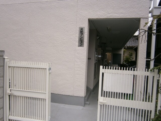 物件外観写真3　(エントランス部分)