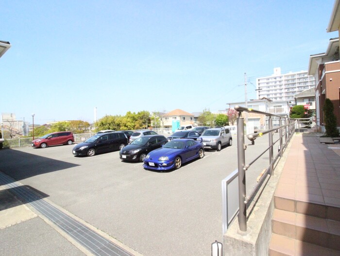 物件外観写真4　(駐車場)