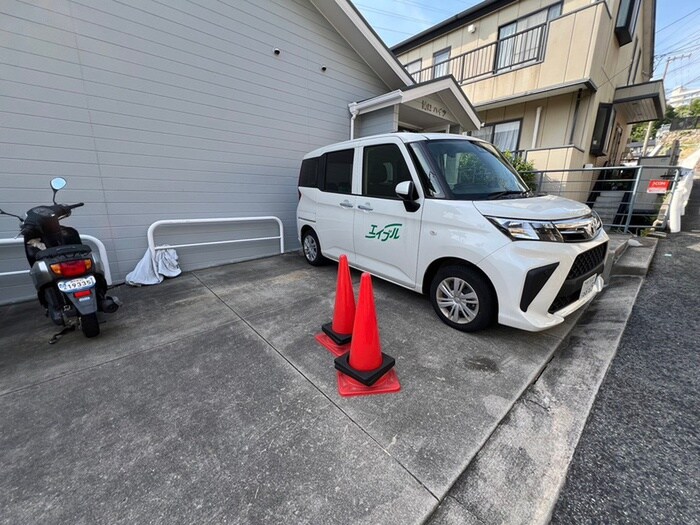 物件外観写真3　(駐車場)