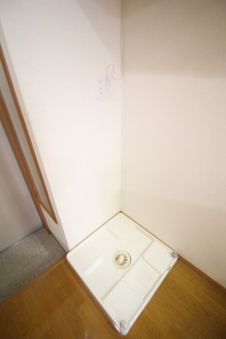 物件内観写真15　(洗濯機置場)