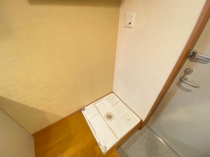 物件内観写真16　(洗濯機置場)