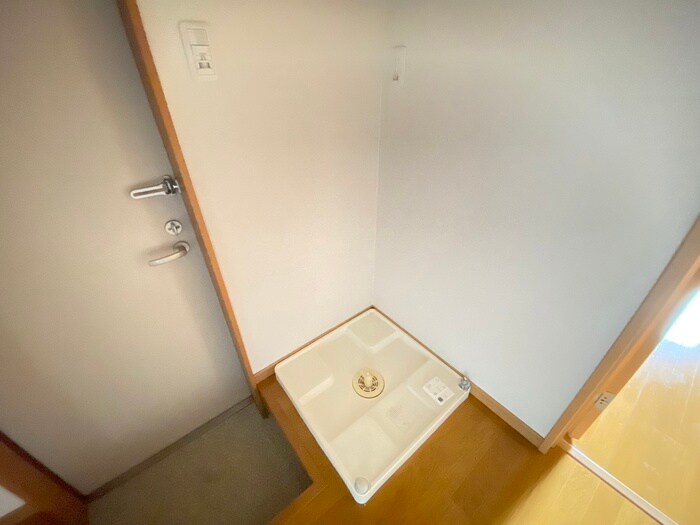 物件内観写真16　(洗濯機置場)