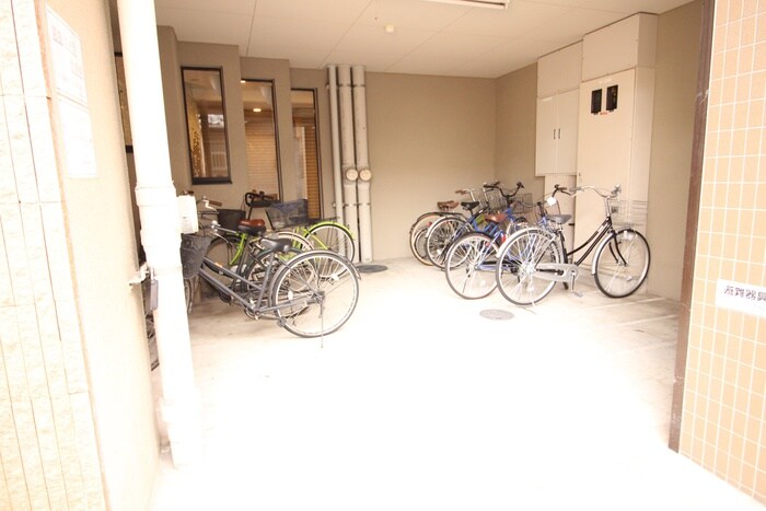 物件外観写真3　(駐輪場)