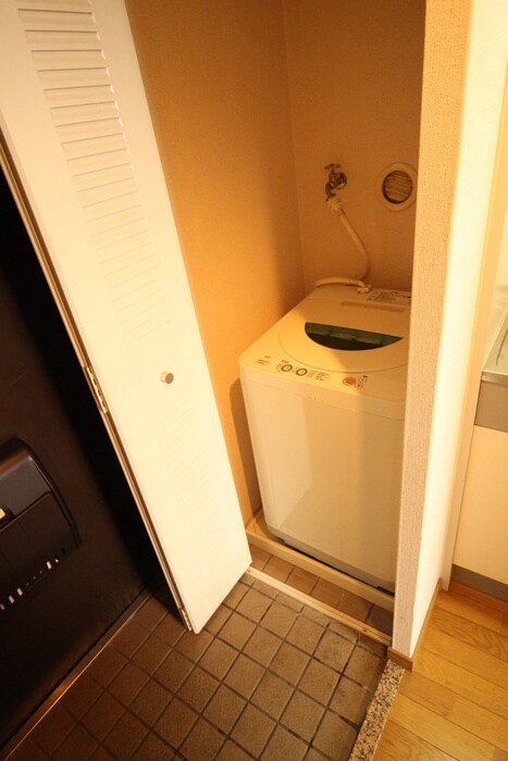 物件内観写真9　(洗濯機置場)