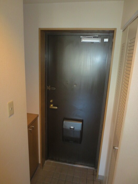 物件内観写真14　(玄関)