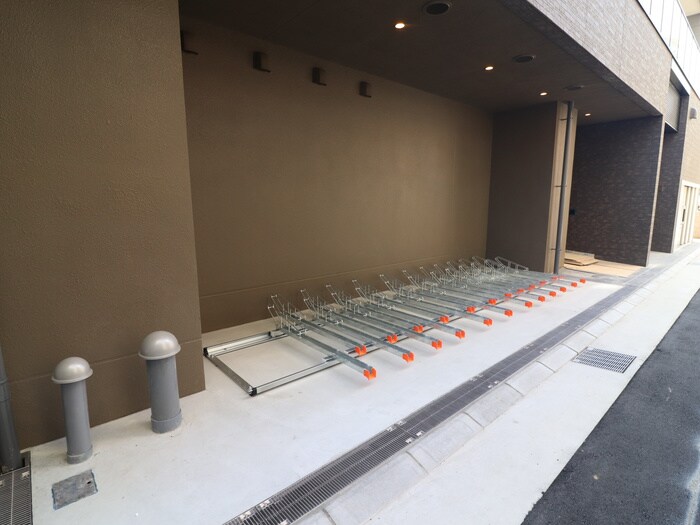 物件外観写真5　(駐輪場)