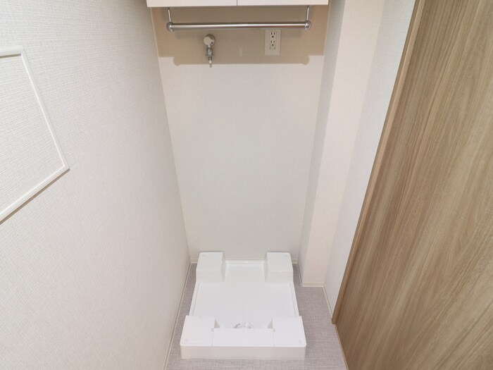 物件内観写真18　(洗濯機置場)