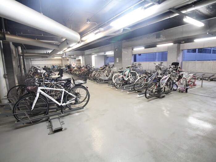 物件外観写真4　(駐車場)