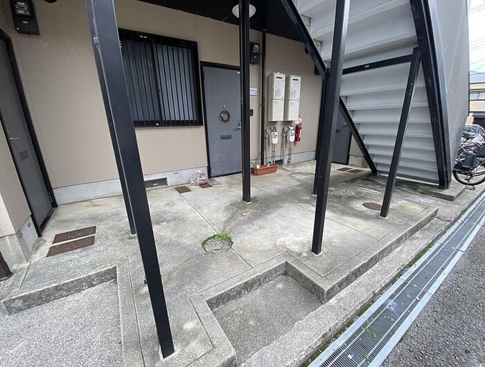 物件外観写真5　(駐輪場)
