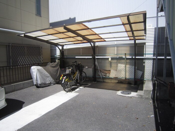 物件外観写真3　(駐輪場)