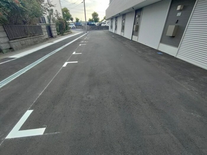 物件外観写真2　(駐車場)