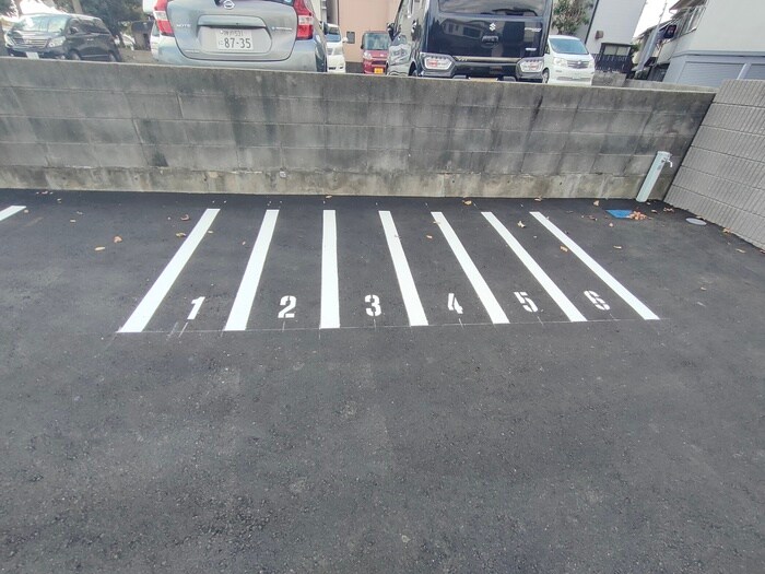 物件外観写真3　(駐輪場)