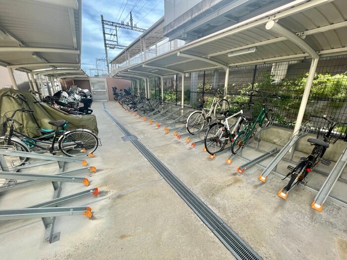 物件外観写真5　(駐輪場)