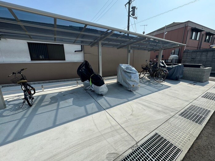 物件外観写真5　(駐輪場)