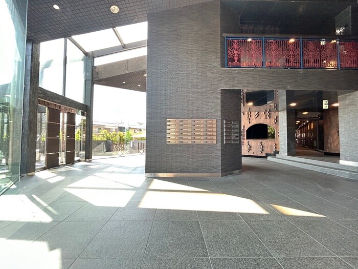 物件外観写真5　(エントランス部分)