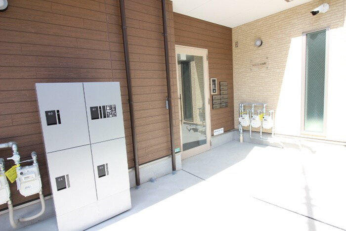 物件外観写真3　(エントランス部分)