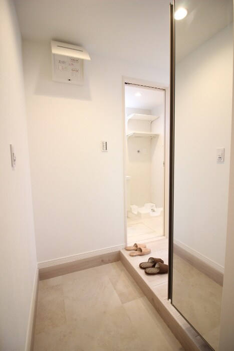 物件内観写真17　(玄関)