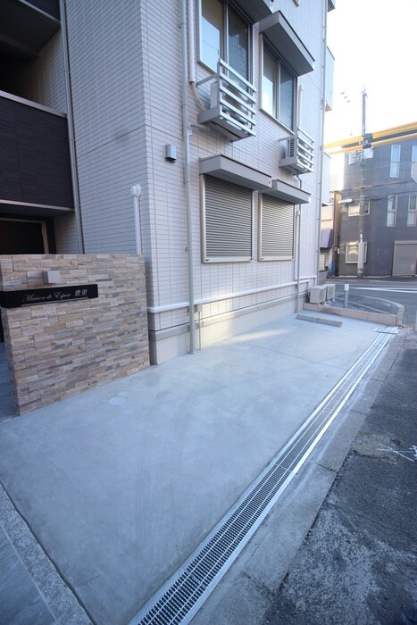 物件外観写真4　(駐車場)