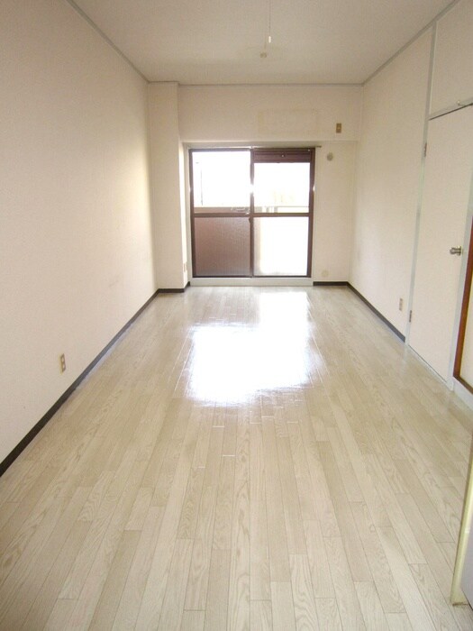 ロイヤルハイツ土佐堀の居室