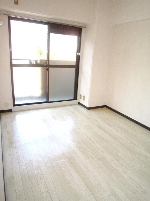 ロイヤルハイツ土佐堀の居室