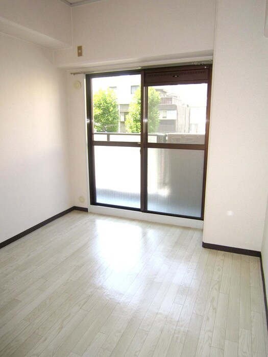 ロイヤルハイツ土佐堀の居室