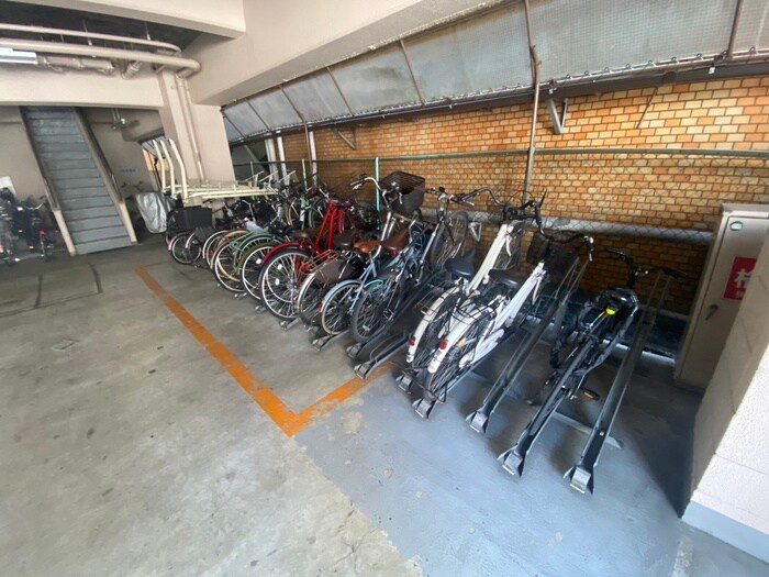 ロイヤルハイツ土佐堀の駐輪場