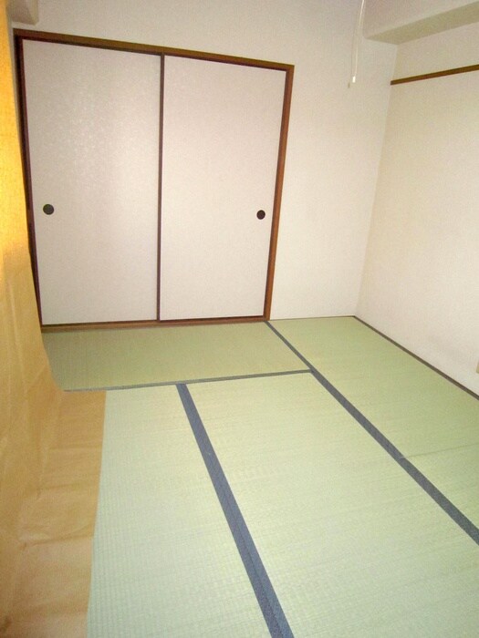 ロイヤルハイツ土佐堀の居室