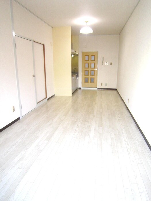 ロイヤルハイツ土佐堀の居室