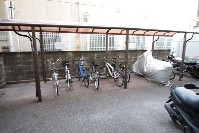 物件外観写真4　(駐輪場)