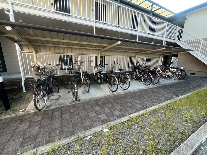 物件外観写真6　(駐輪場)