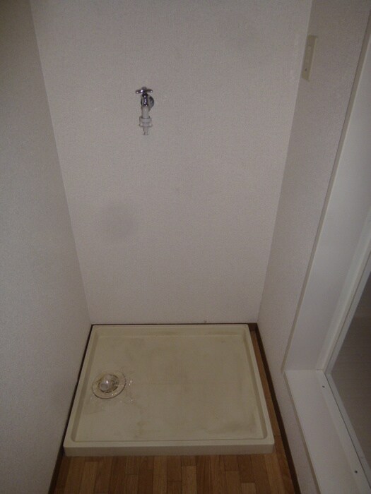 物件内観写真10　(洗濯機置場)