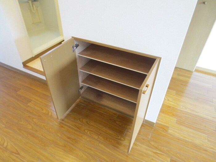 物件内観写真10　(靴箱)