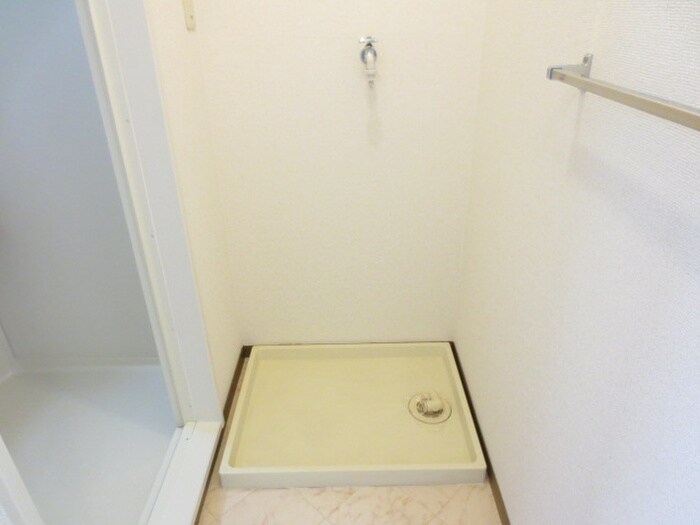 物件内観写真13　(洗濯機置場)