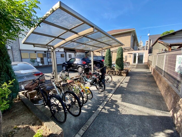 物件外観写真3　(駐輪場)