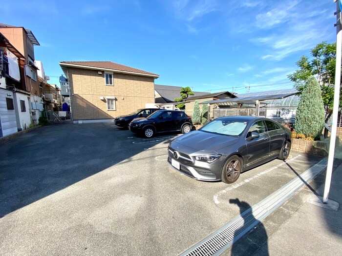 物件外観写真4　(駐車場)