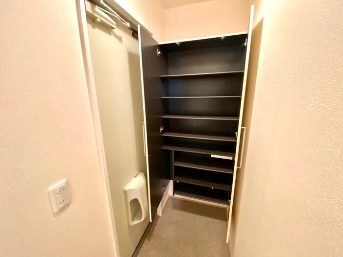 物件内観写真12　(靴箱)