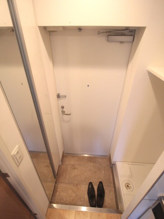 物件内観写真7　(玄関)