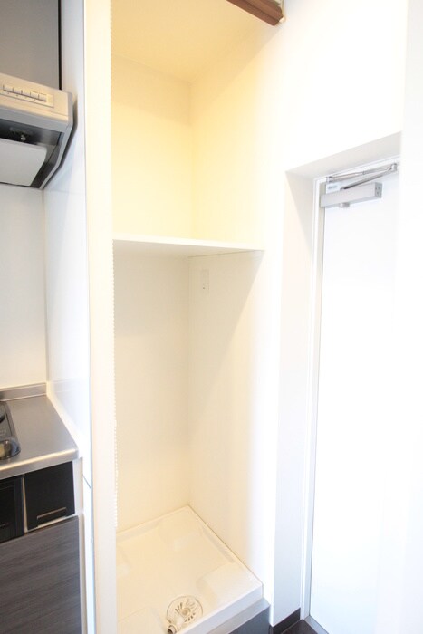 物件内観写真9　(洗濯機置場)