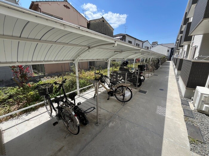 物件外観写真3　(駐輪場)